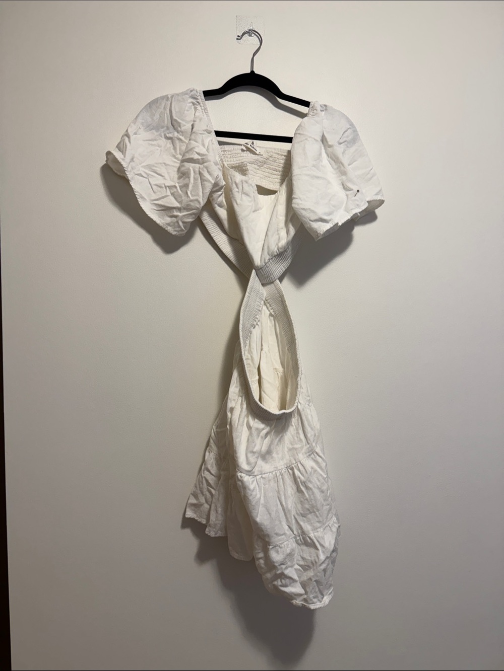 Velvet White Backless Puff-Sleeve Cutout Dress